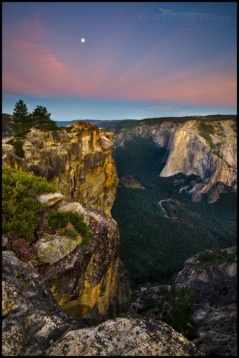 Photo: Moonset at dawn from Taft Point, with El Capitan in background, Yosemite National Park, California Image: Moonset at dawn from Taft Point, with El Capitan in background, Yosemite National Park, California