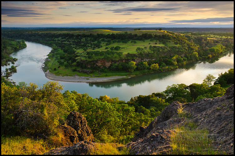 Photo: Overlooking a bend in the Sacramento River, near Red Bluff, California Image: Overlooking a bend in the Sacramento River, near Red Bluff, California