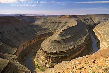 Photo: Morning light on eroded rock layer canyon bend of the San Juan River, Goosenecks State Park, Utah